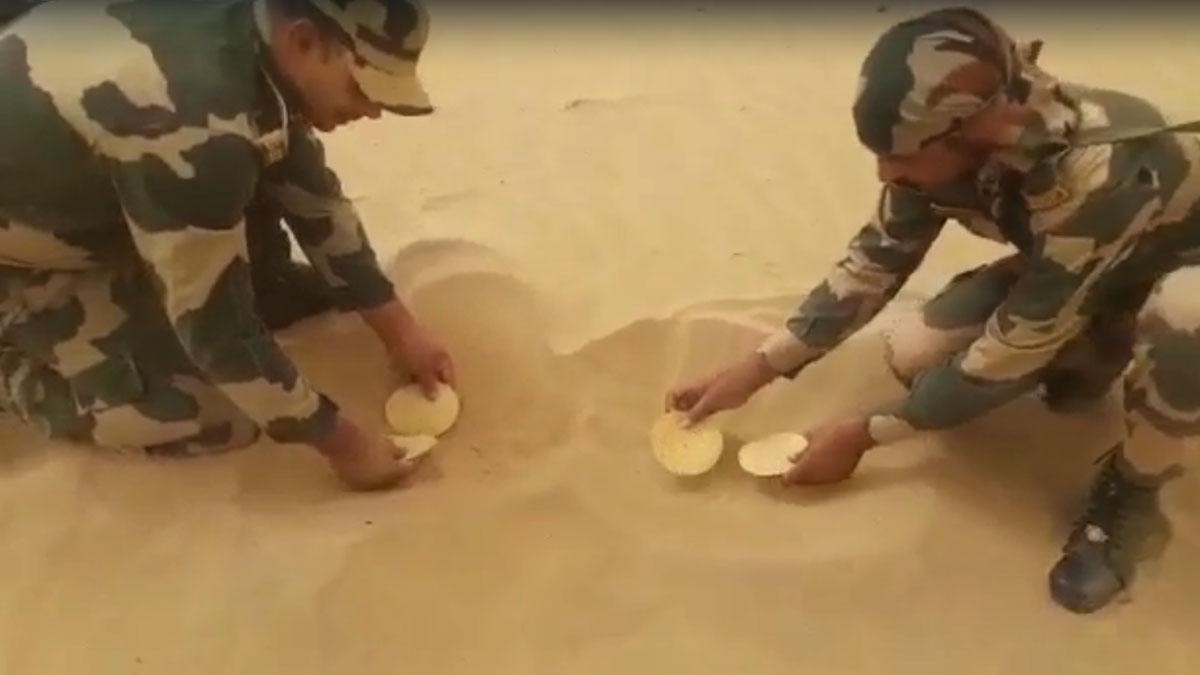 10 मिनट में रेत में रखे पापड़ सिक गए (फोटो- वीडियो ग्रैब)