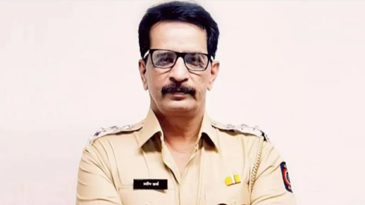 पूर्व पुलिस अधिकारी प्रदीप शर्मा