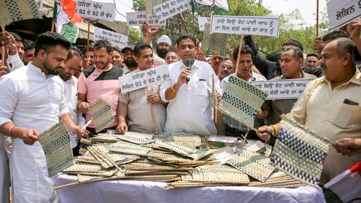 बिजली संकट को लेकर अमृतसर में कांग्रेस ने प्रदर्शन किया (पीटीआई)