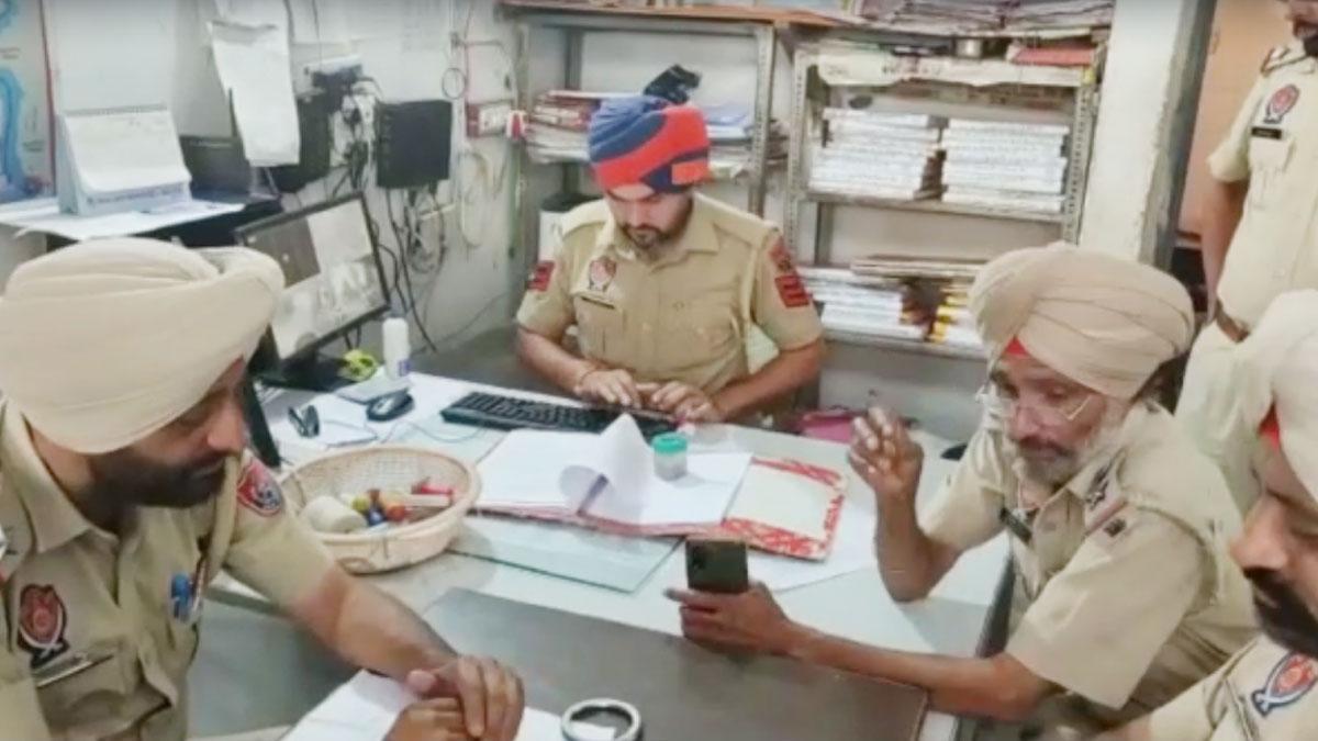 पंजाब में प्रेमिका ने किया WhatsApp पर ब्लॉक, अमेरिका में प्रेमी ने लगा ली फांसी