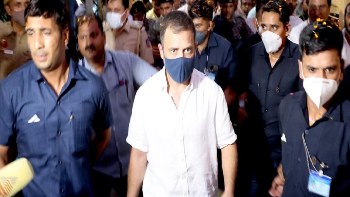 राहुल गांधी सराय रोहिल्ला रेलवे स्टेशन पर