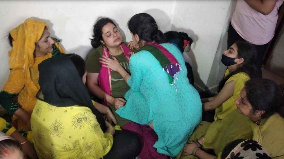 LG ने परिवार को आर्थिक मदद देने की भी घोषणा की (फोटो क्रेडिट-नीरज कुमार)