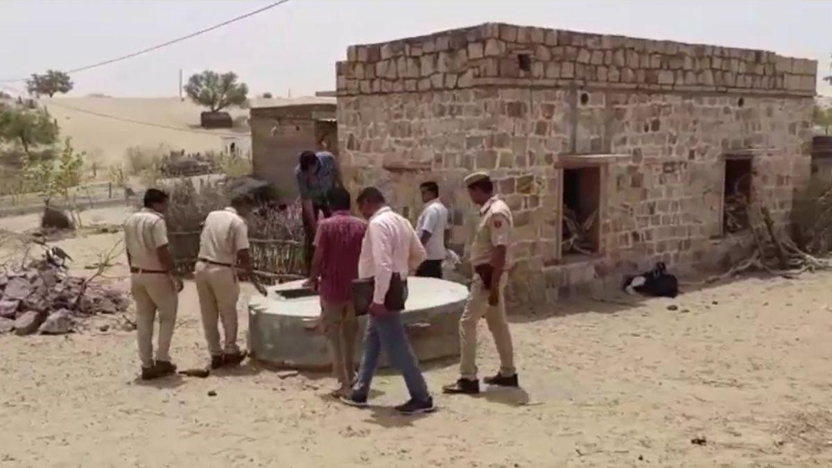 टैंक में मिले 3 मासूम बेटियों और पत्नी का शव. (Photo: Aajtak)