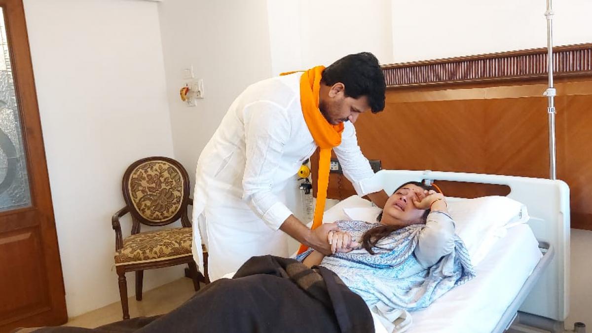 रोती दिखीं नवनीत राणा