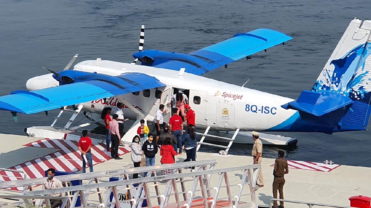 पीएम मोदी ने अक्टूबर 2020 में गुजरात में सी प्लेन सेवा की शुरुआत की थी.