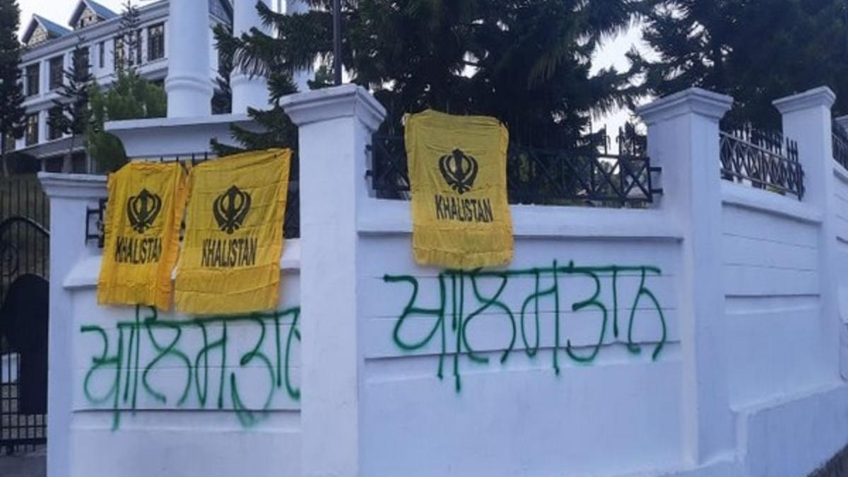 हिमाचल प्रदेश विधानसभा के बाहर खालिस्तानी झंडा. (फाइल फोटो)