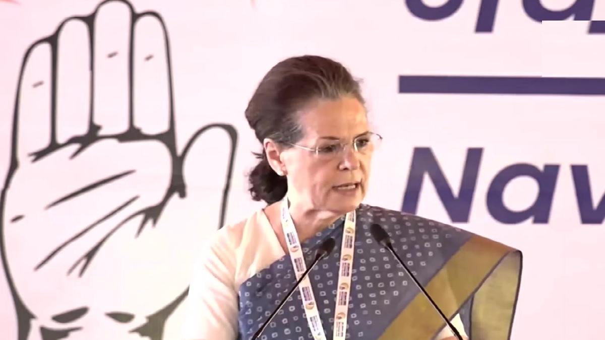 सोनिया गांधी.