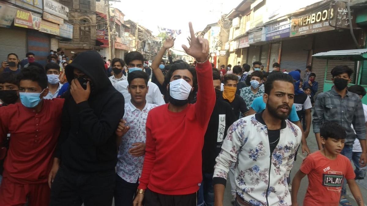 LIVE: यासीन मलिक पर फैसले से पहले श्रीनगर में पथराव, इंटरनेट बंद किया गया