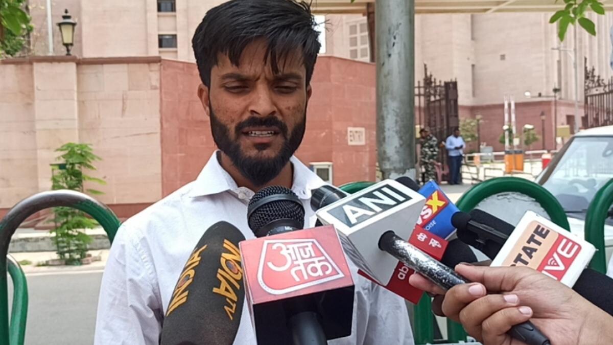 ताजमहल केस : 'पहले एमए-पीएचडी कीजिए...',हाईकोर्ट से फटकार सुनने वाले कौन हैं डॉक्टर रजनीश सिंह - who is petitioner of Taj Mahal case Doctor Rajneesh Singh - AajTak
