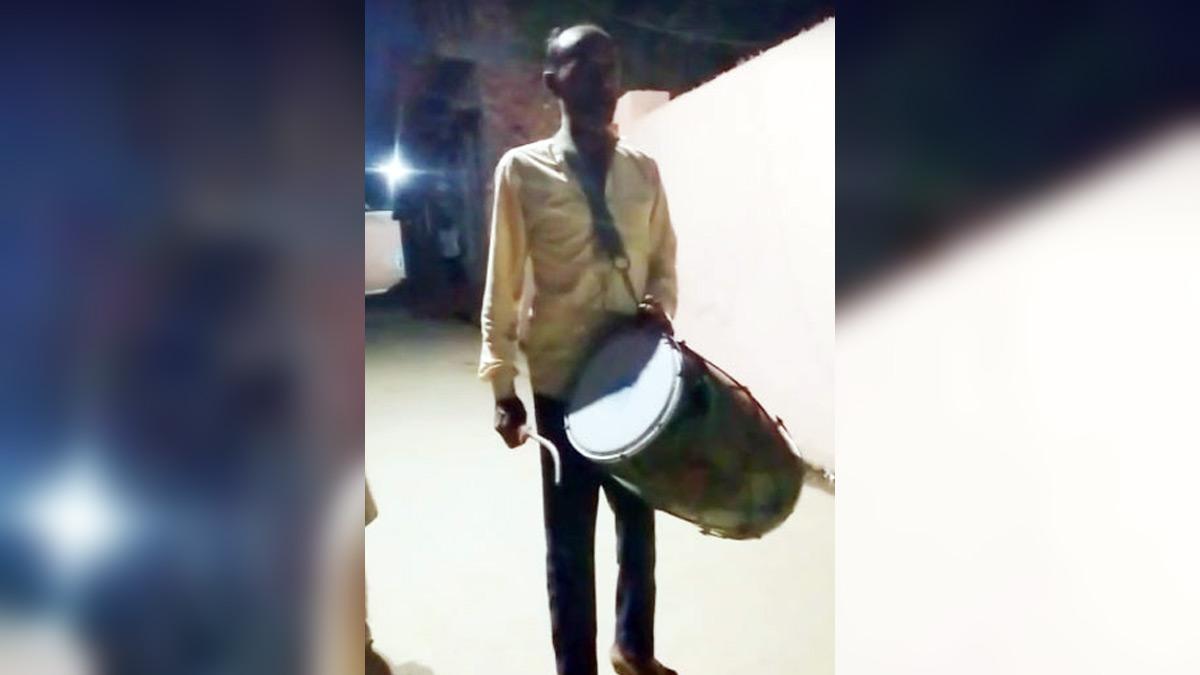 पावटी खुर्द गांव में दलित समाज के लोगों को मुनादी करा कर दी चेतावनी (फोटो-आजतक) 