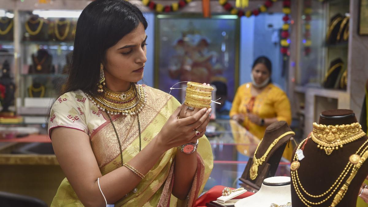 भारत में पिछले साल 797 टन से ज्यादा सोना खरीदा गया. (फाइल फोटो-PTI)