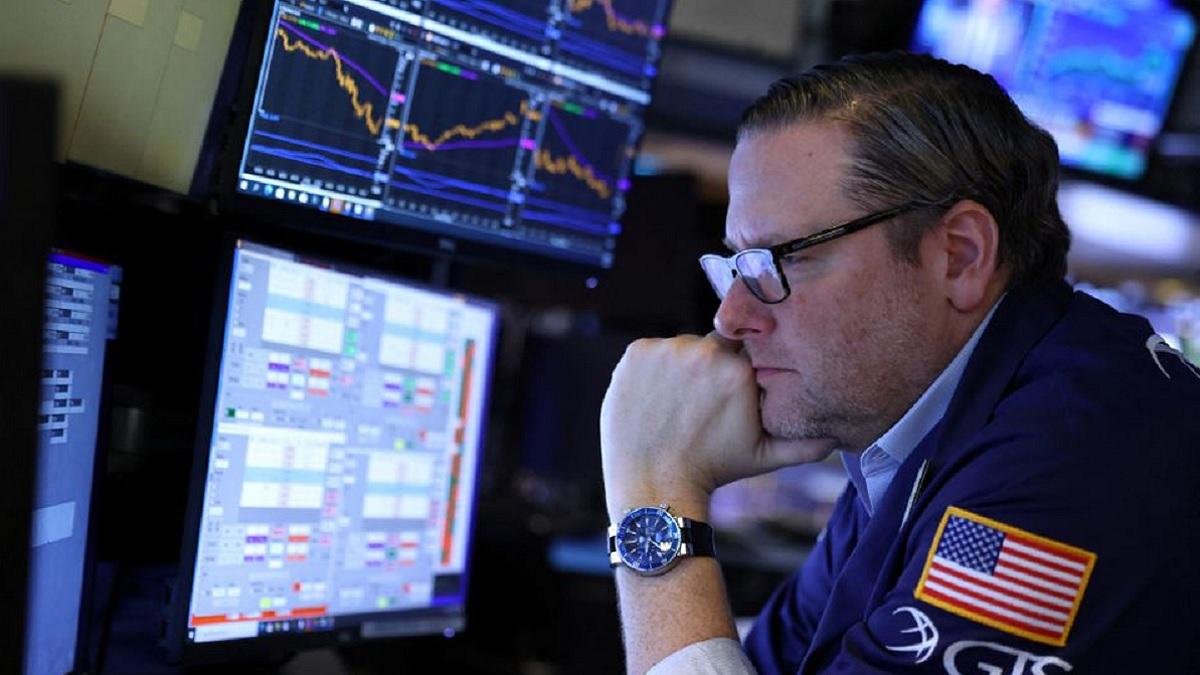 इन्वेस्टर्स को भारी नुकसान (Photo: Reuters)