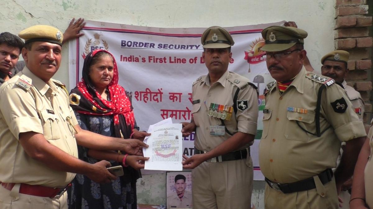 शहीद वीरेंद्र सिंह की पत्नी