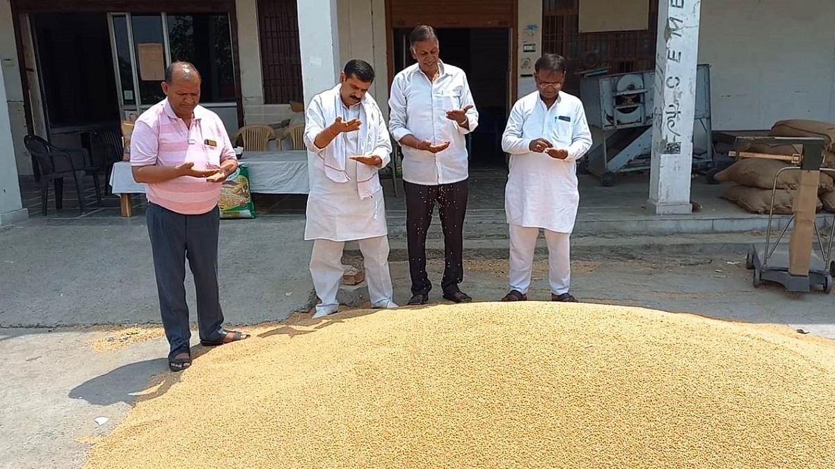 Farmers demand 500 rupees bonus on per Quintal of wheat