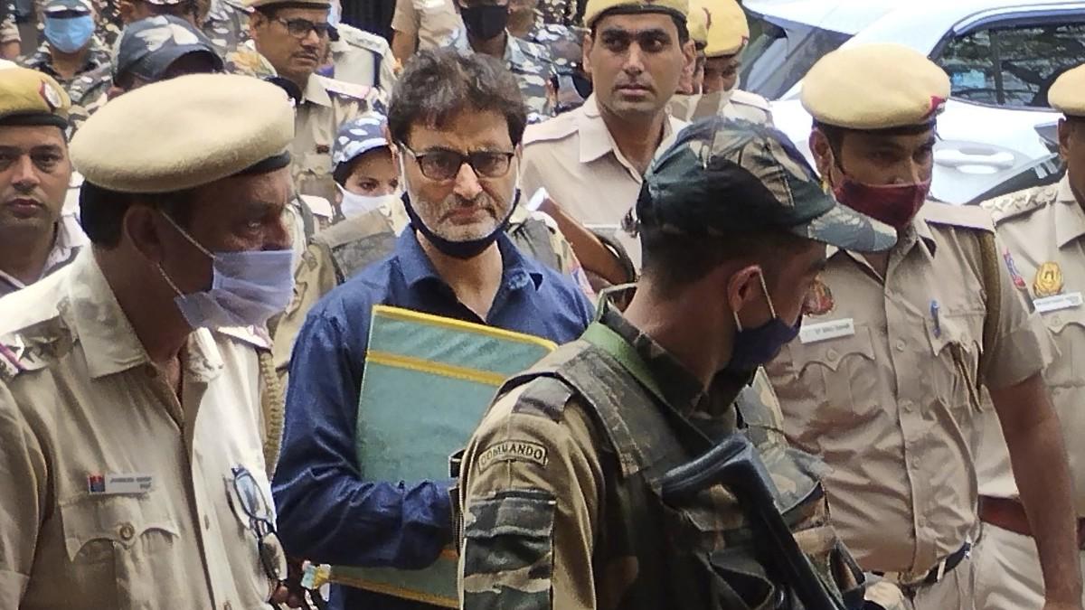 Yasin Malik LIVE: यासीन मलिक की सजा पर फैसले में देरी, कोर्टरूम के बाहर सुरक्षा बढ़ाई गई