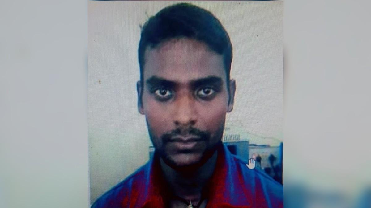 लोकेश जिसने इंटर की परीक्षा में 72 फीसदी अंक हासिल किए. -फाइल फोटो