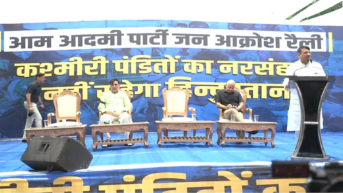 मंच से संबोधन करते संजय सिंह- फोटो ट्विटर