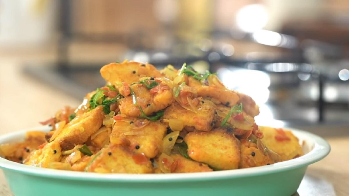 Bread Poha Recipe: झटपट बनाएं हेल्दी और टेस्टी ब्रेड पोहा, नाश्ते के लिए बेस्ट है ये रेसिपी - Bread Poha Recipe in hindi Instant Breakfast how to make Special Poha Recipe lbsf -