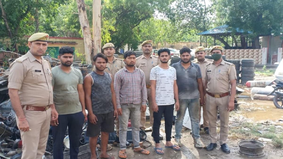 नोएडा पुलिस की गिरफ्त में गैंग