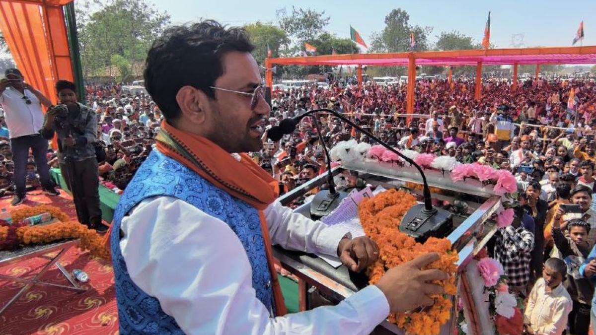 दिनेश लाल यादव (फाइल फोटो)