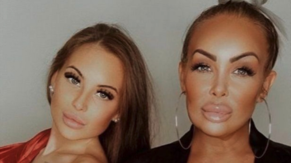 चॉकलेट मूस खाते वीडियो पोस्ट करती हैं मां-बेटी (Credit- Ellie and Jema Gilsenan)