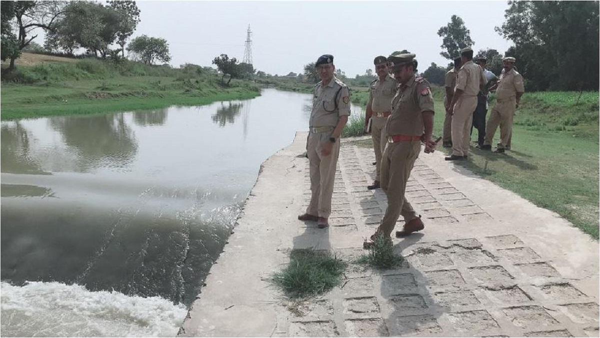 घटनास्थल पर मौजूद पुलिस.