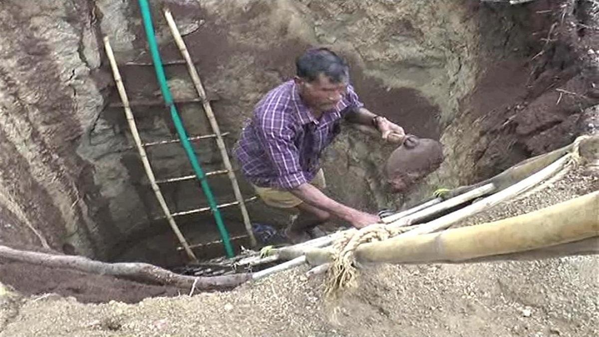 Gujarat farmer alone dug 32 feet deep well
