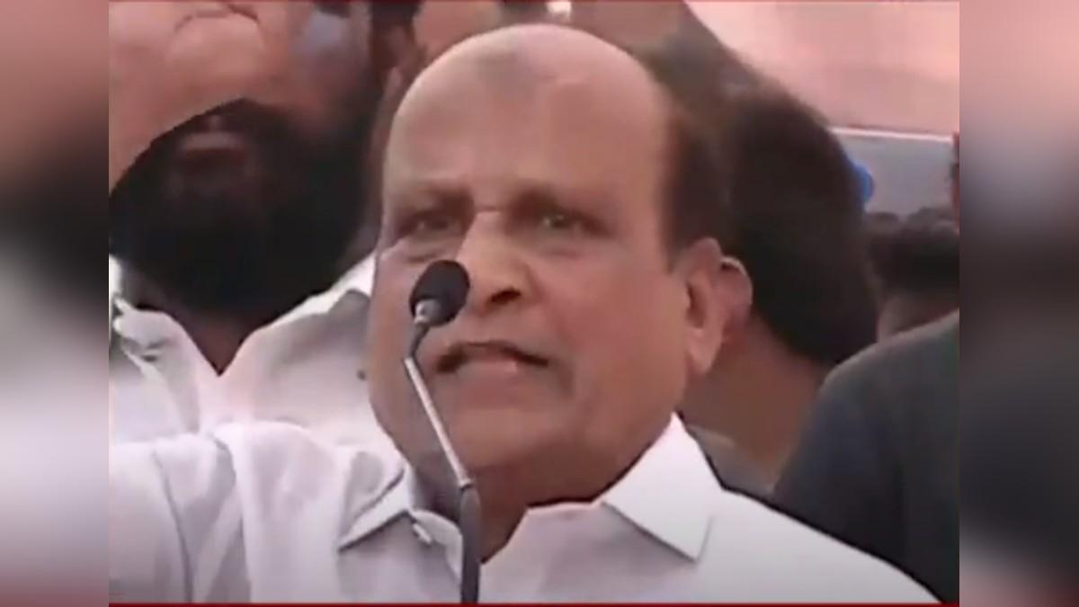 शेख हुसैन ने अब अपनी टिप्पणी को मुहावरे से भी जोड़ दिया.