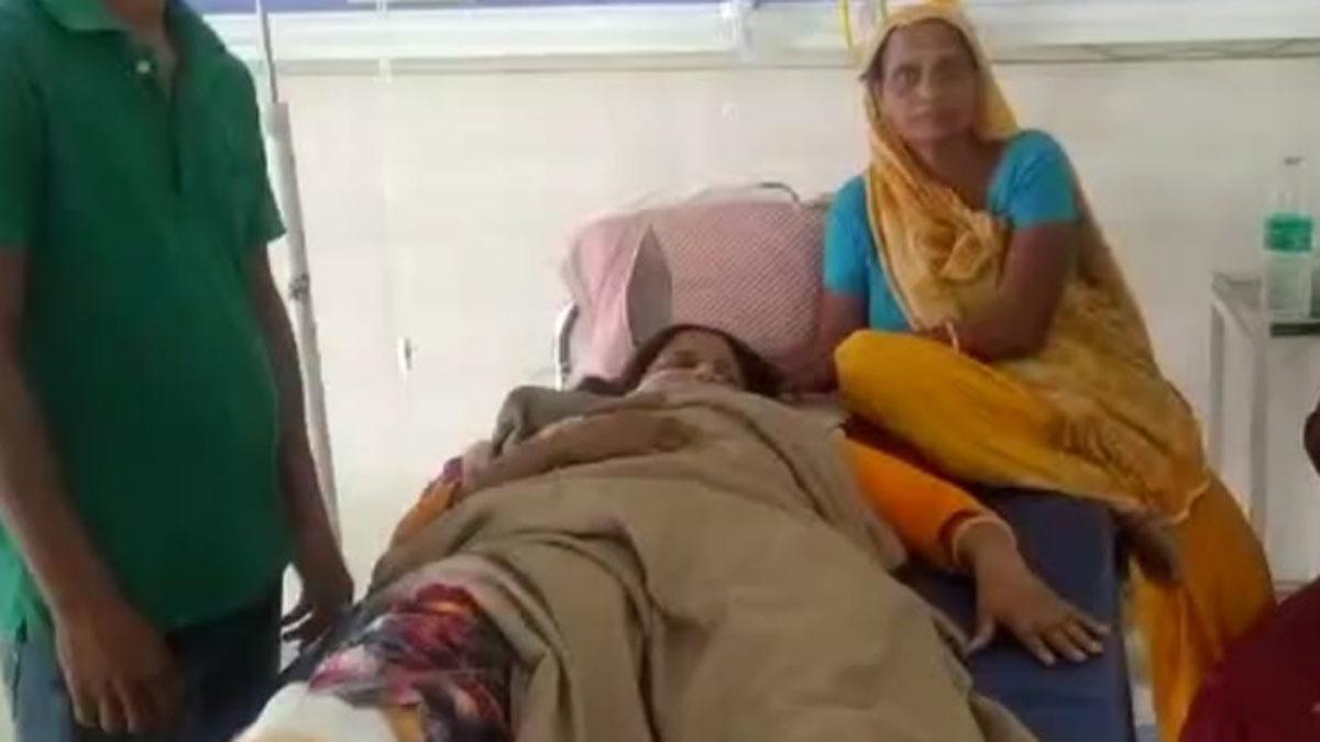 महिला सिपाही को झपटमारों ने चलती ट्रेन से दिया धक्का (फोटो-आजतक)