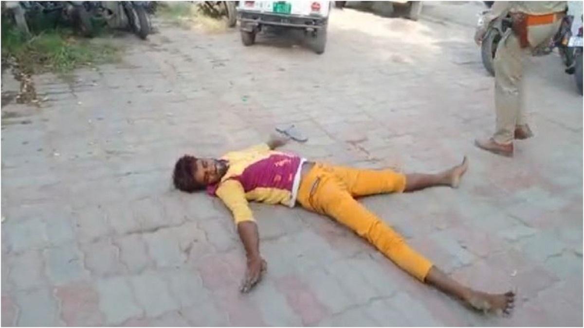 लखनऊ ट्रॉमा सेंटर में चल रहा युवक का इलाज.