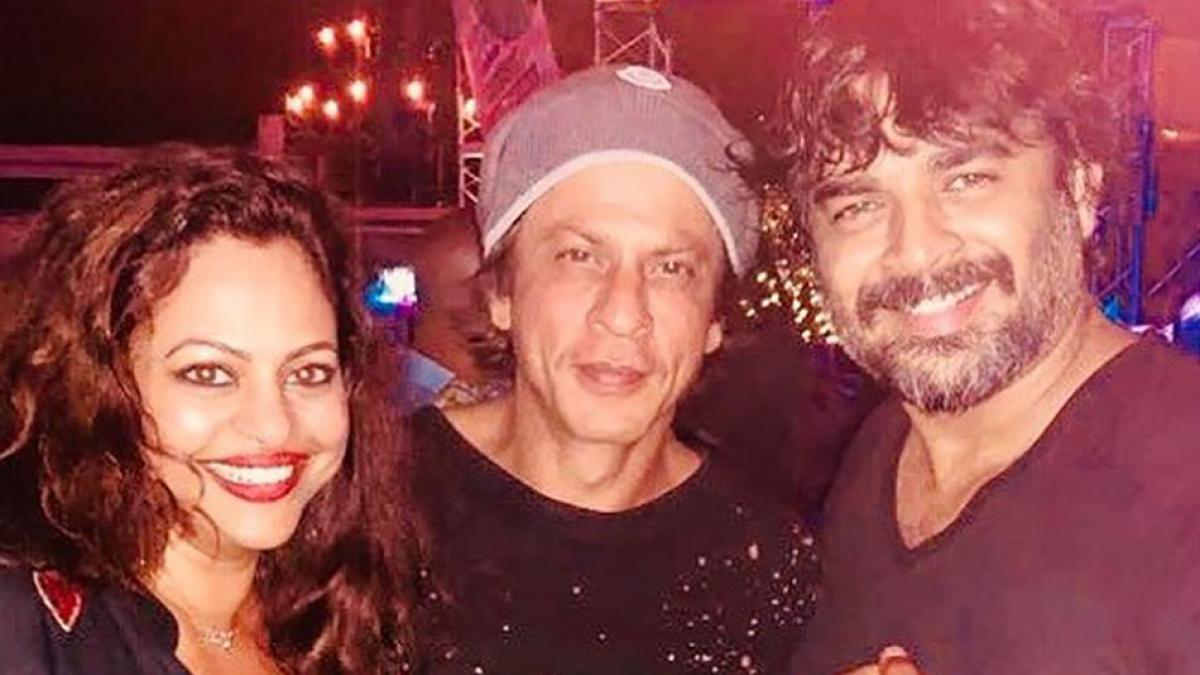 माधवन अपनी पत्नी और शाहरुख खान के साथ