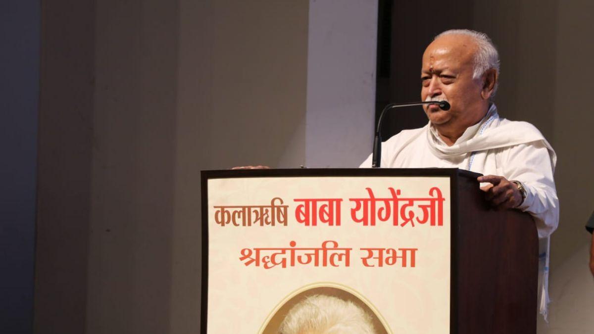 श्रद्धांजलि सभा को संबोधित करते RSS प्रमुख मोहन भागवत