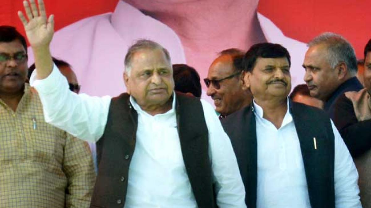 यूपी: सहकारिता की सियासत से मुलायम परिवार साफ, 30 साल बाद हुआ बड़ा बदलाव
