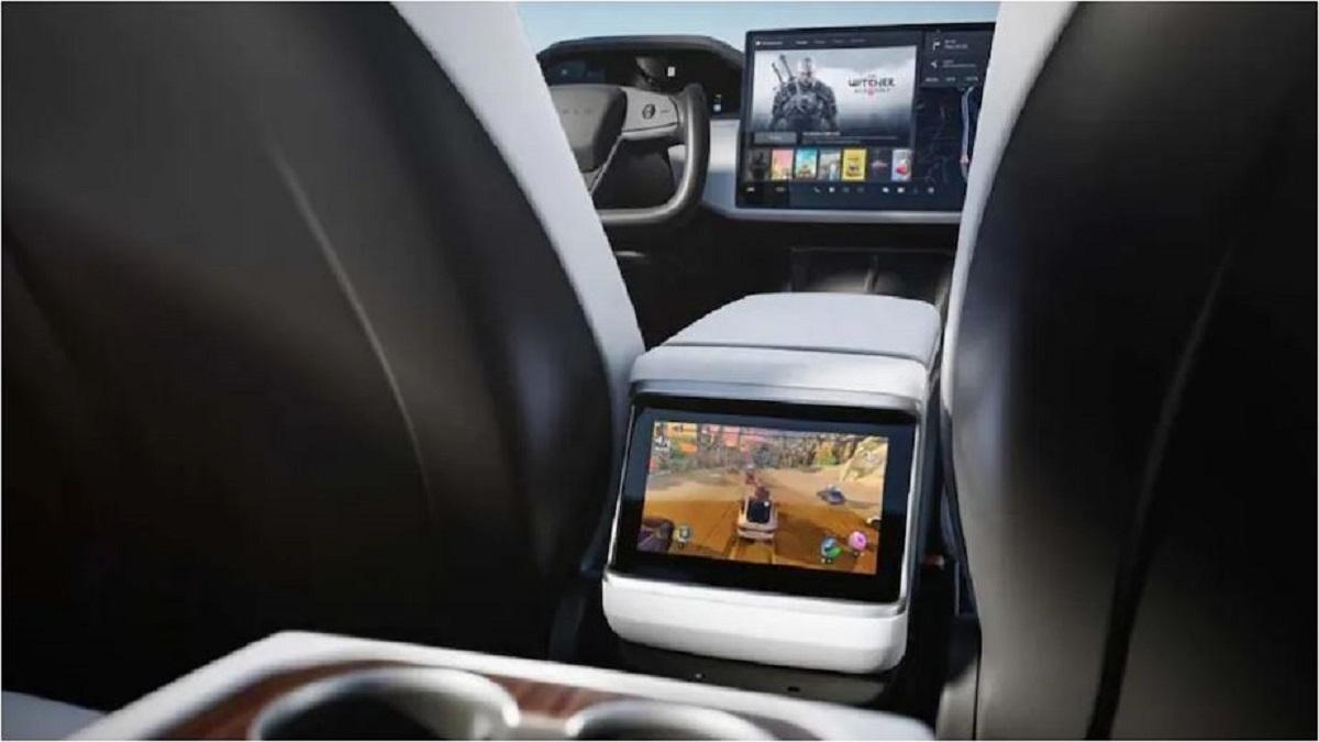 हेमंत बिस्वा सरमा के एस्कॉर्ट में शामिल वाहन से म्यूजिक सिस्टम चोरी.