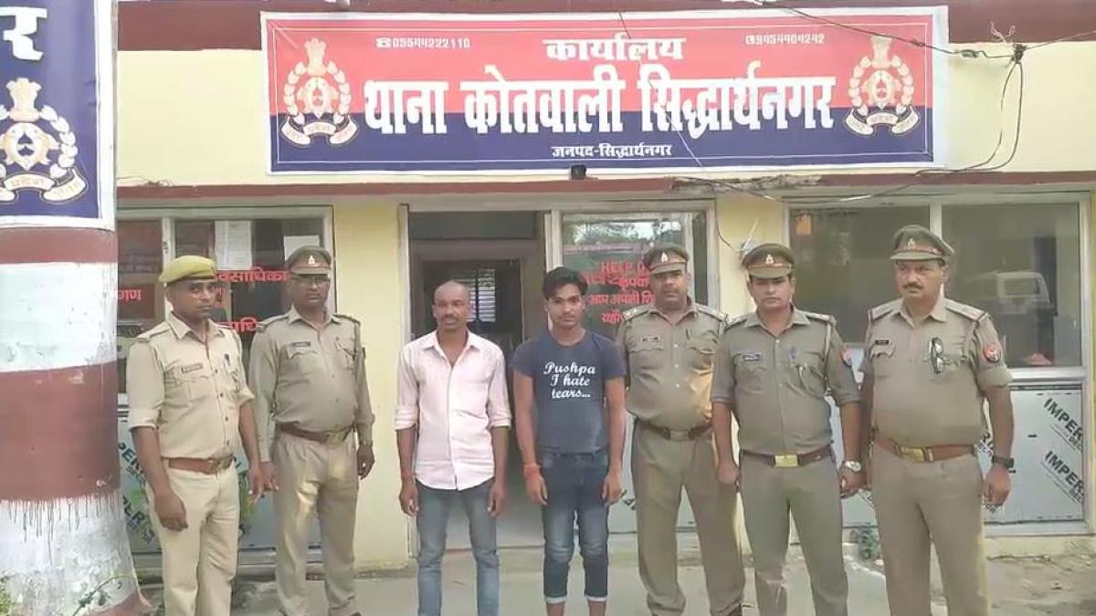 पुलिस की गिरफ्त में आरोपी बेटे
