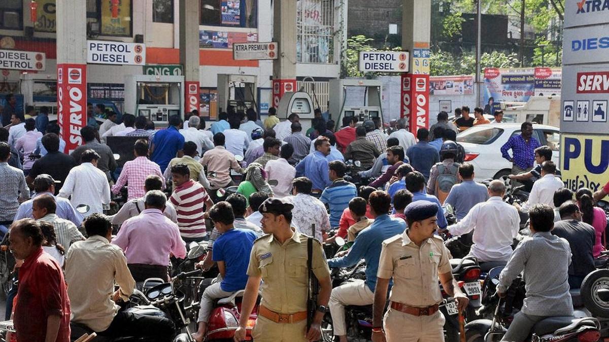 Diesel-Petrol Shortage: देश में कहीं नहीं है डीजल-पेट्रोल की शॉर्टेज, IOC ने बताया अफवाह
