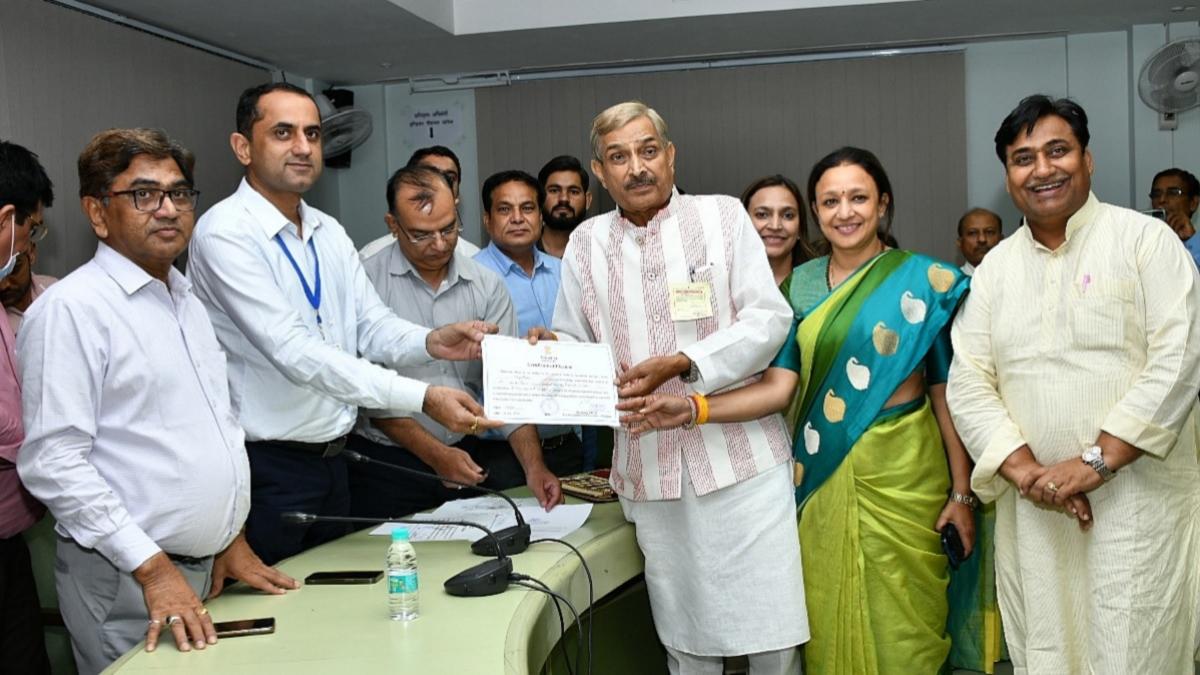 राजस्थान में राज्यसभा चुनाव में कांग्रेस ने तीन सीटों पर जीत हासिल की.