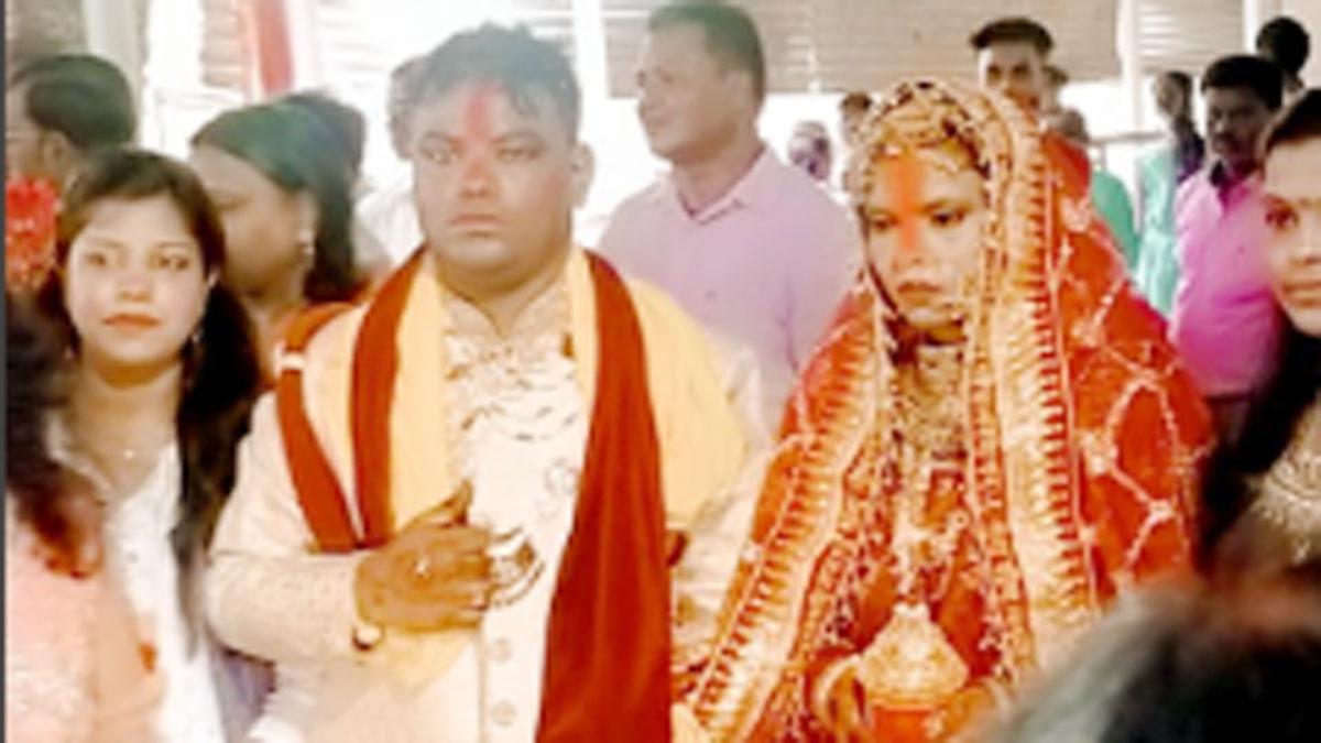 पहाड़ी मंदिर में हुई विकास और कौशल्या की शादी (फोटो-आजतक)