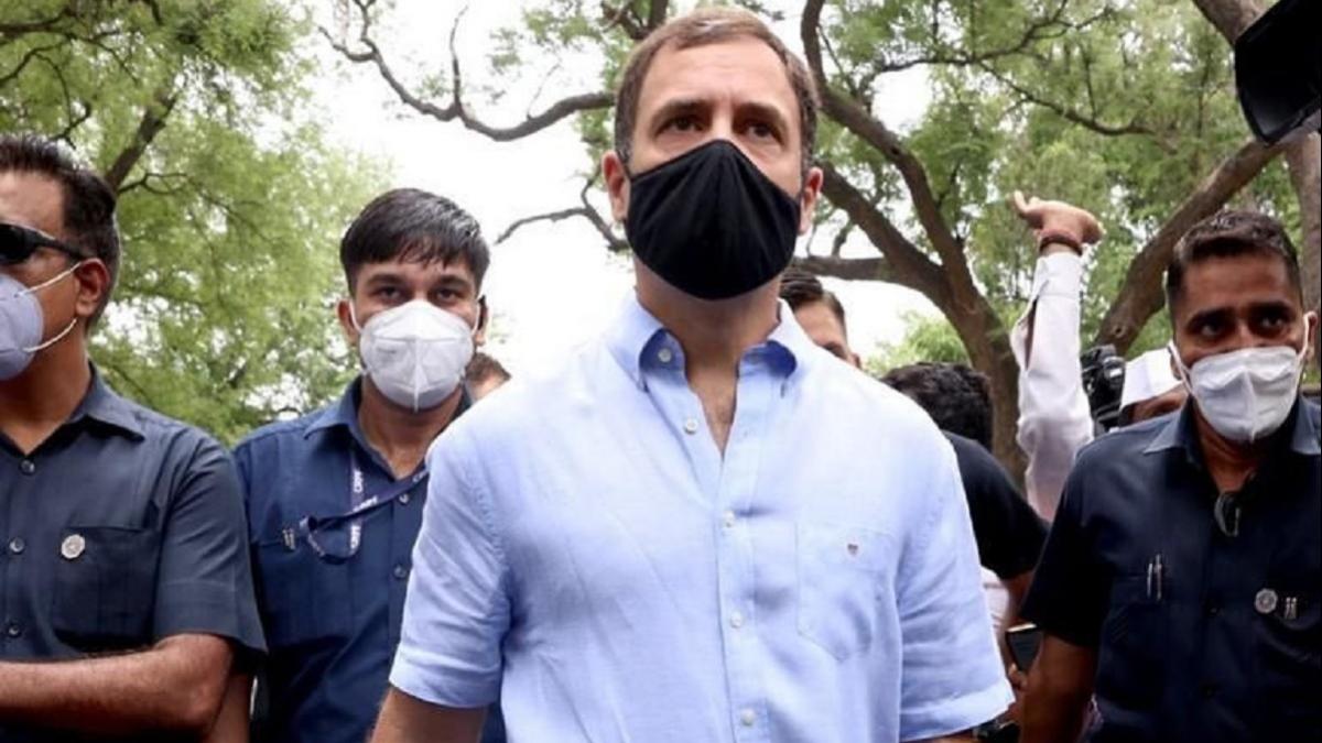 कांग्रेस नेता राहुल गांधी से ईडी पूछताछ कर रही है.