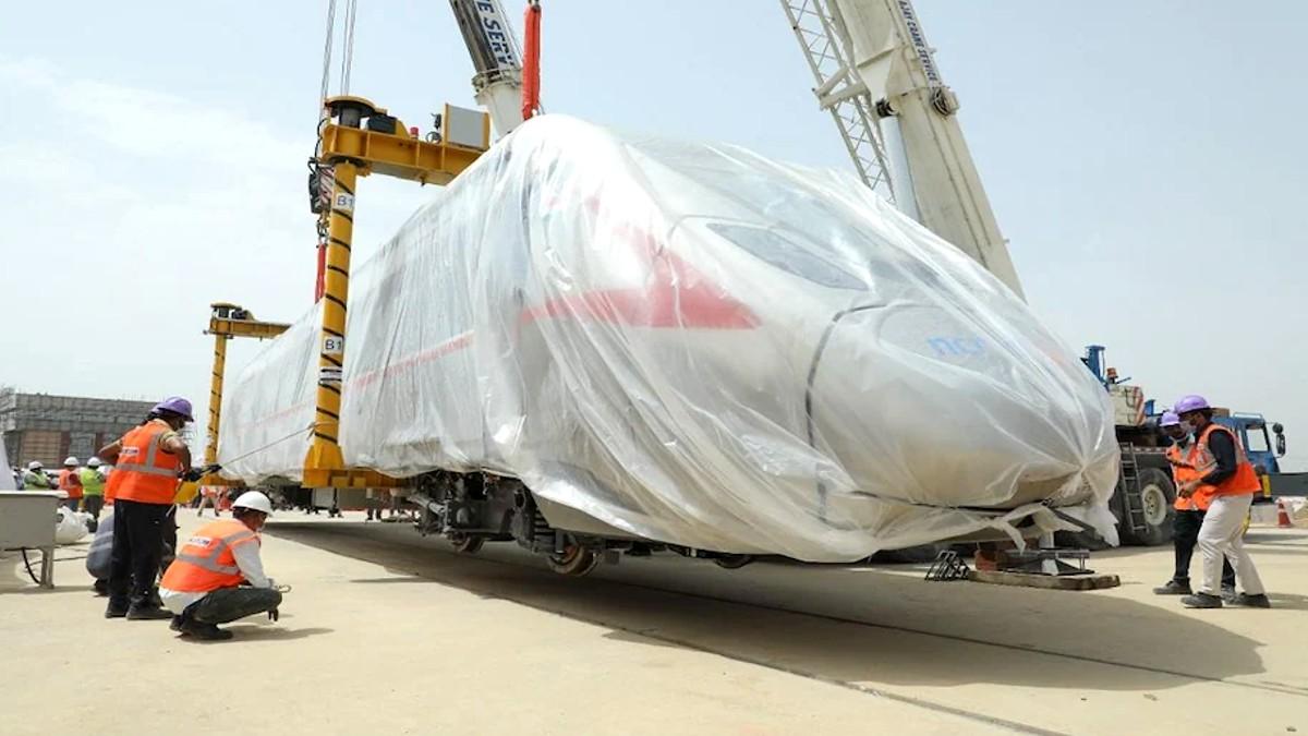 रैपिड रेल को पटरी पर उतारा गया. 