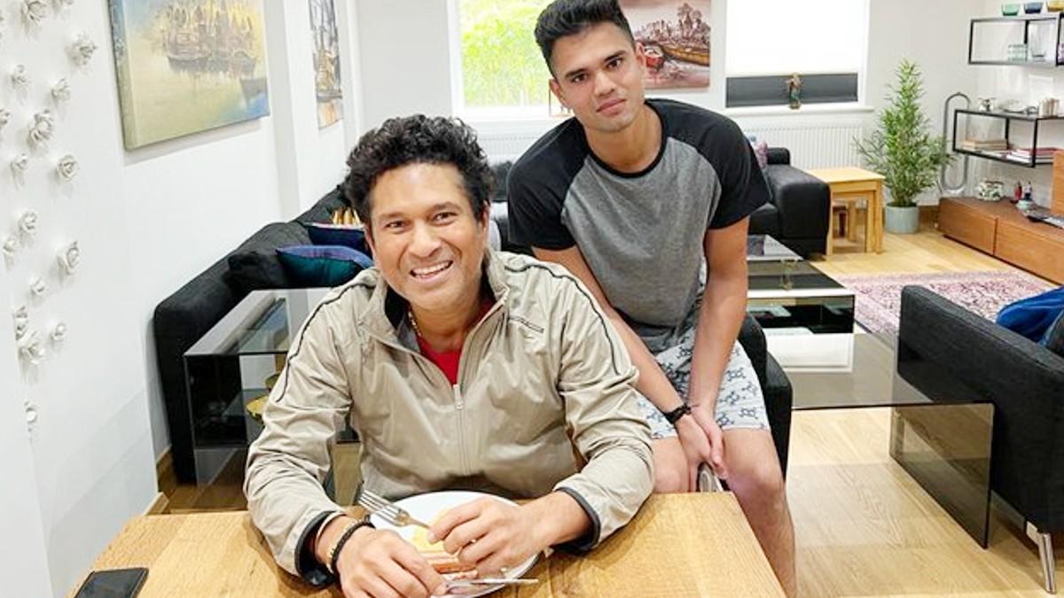 Sachin Tendulkar with son Arjun (Twitter)