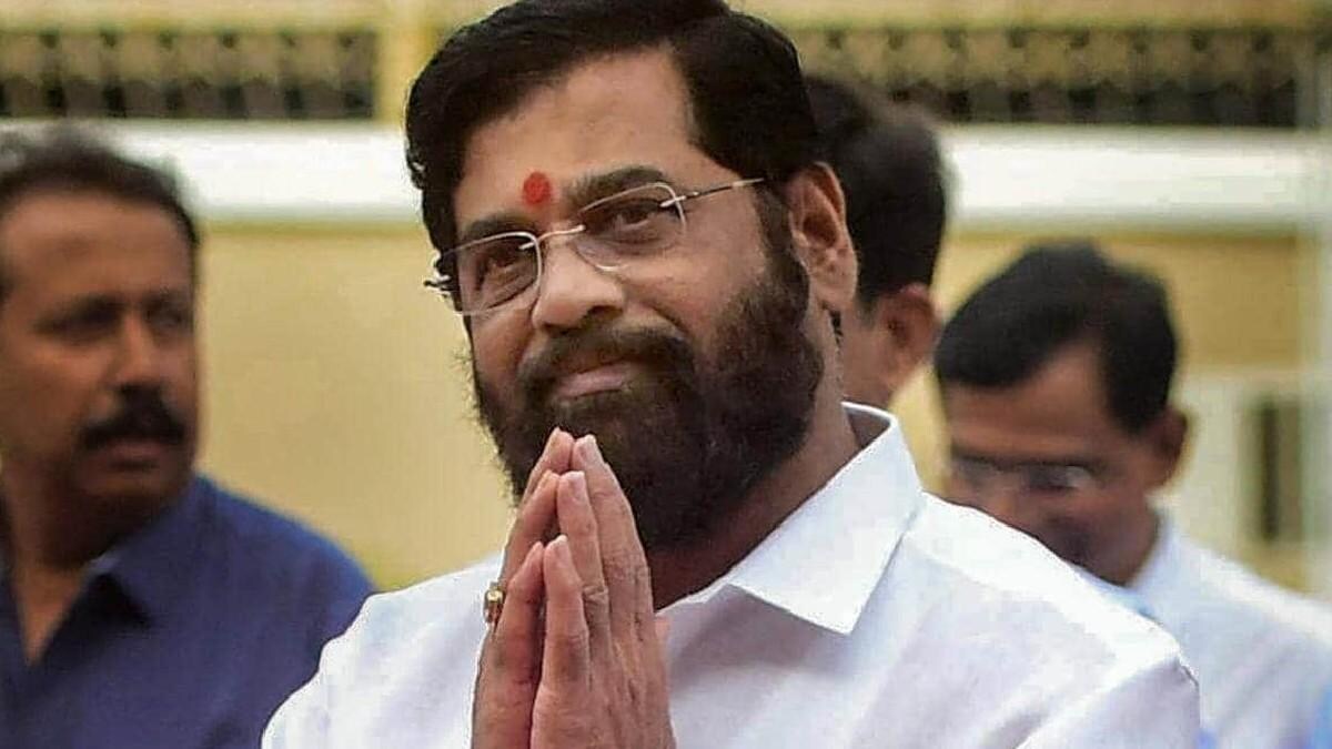 महाराष्ट्र: एकनाथ शिंदे चुने गए शिवसेना बागी गुट के नेता, गुवाहाटी में हुई विधायकों की बैठक - maharashtra political crisis shiv sena eknath shinde uddhav thackeray sharad pawar ...