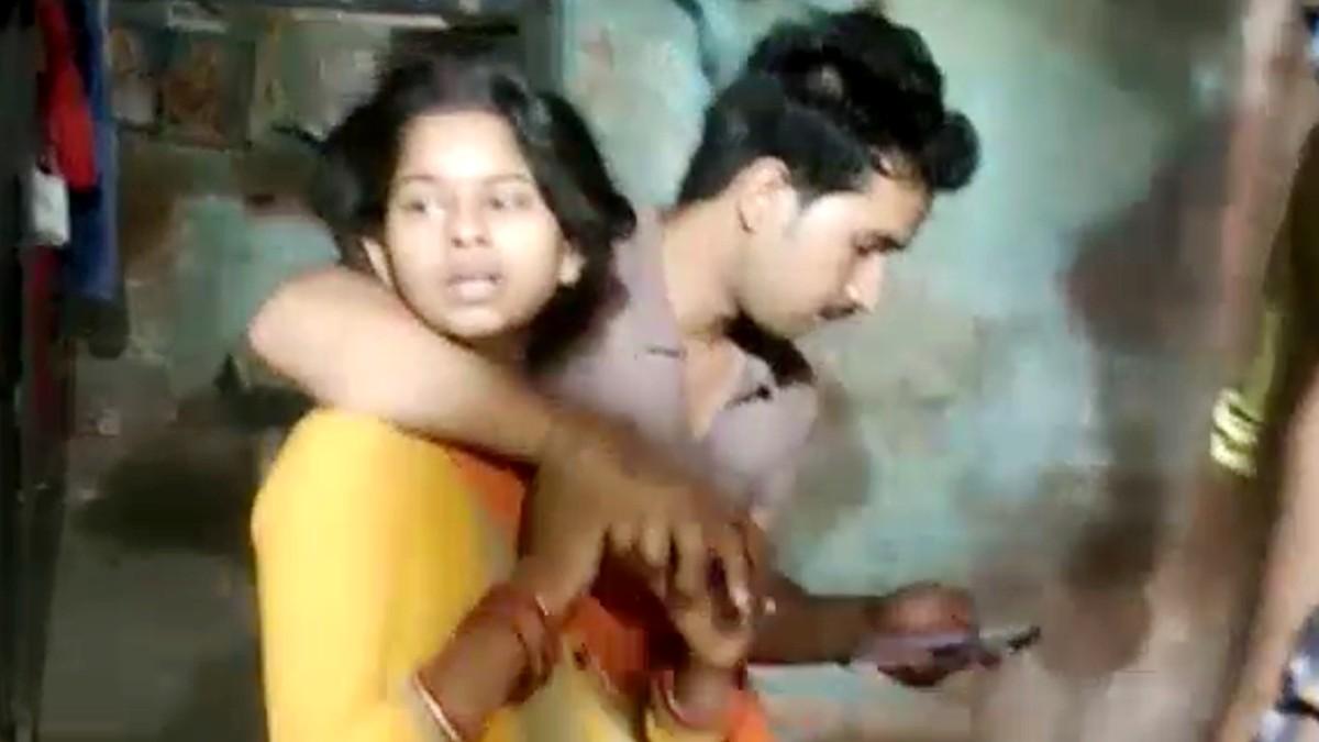 मृत परिवार के बिलखते परिजन. (फोटो:Aajtak)