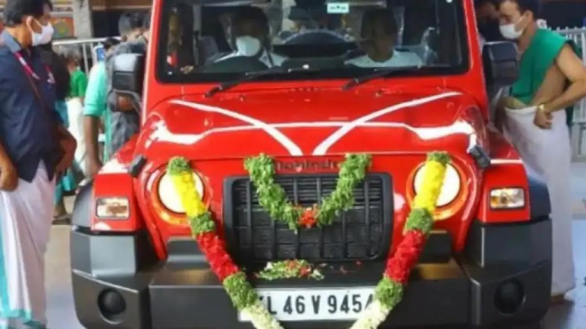 मंदिर को दान में महिंद्रा कार 