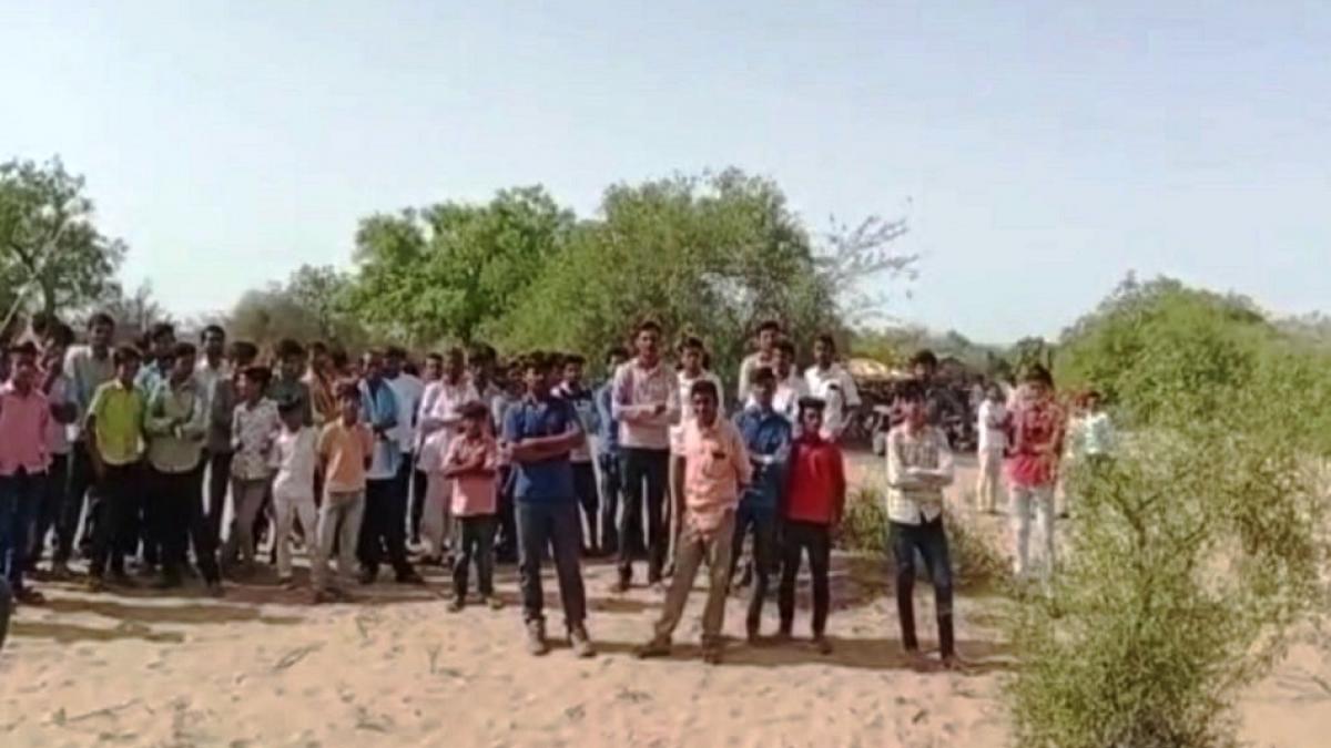 प्रेमी-प्रेमिका ने पेड़ से लटकर दी जान