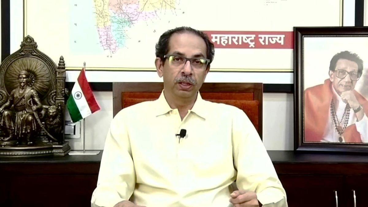 उद्धव ठाकरे ने सेना भवन में शिवसैनिकों को संबोधित किया (फाइल फोटो)