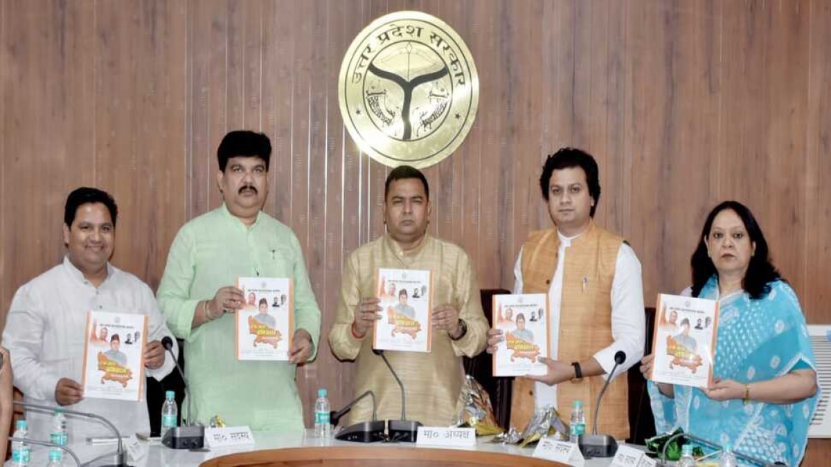 यूपी अल्पसंख्यक आयोग के अध्यक्ष अशफाक सैफी और सदस्य