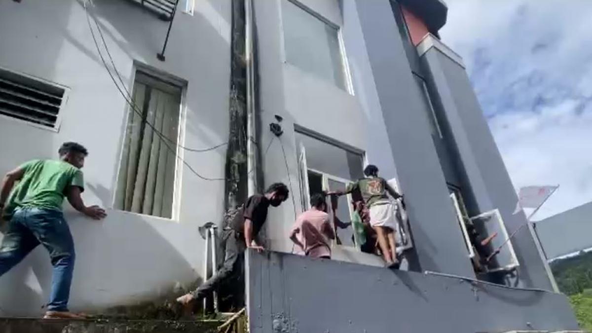 राहुल गांधी के वायनाड ऑफिस में तोड़फोड़