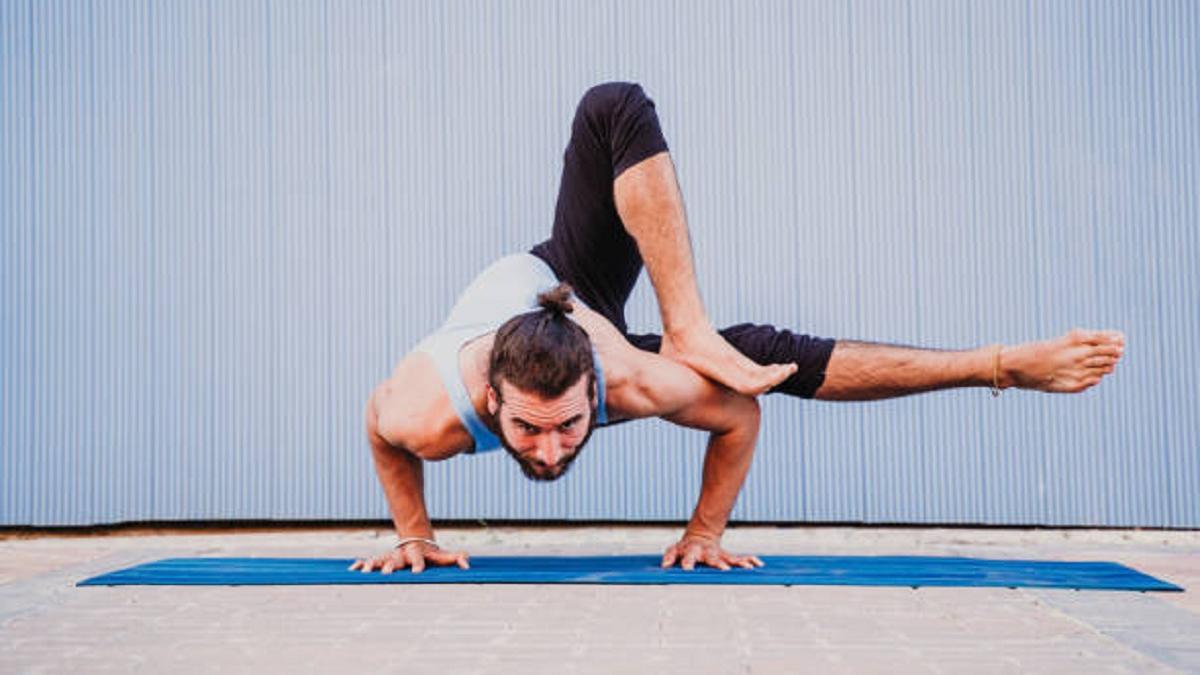 International Yoga Day 2022: योग के वक्त भूलकर भी ना करें ये 6 गलतियां, शरीर को होंगे नुकसान (Photo: Getty Images)