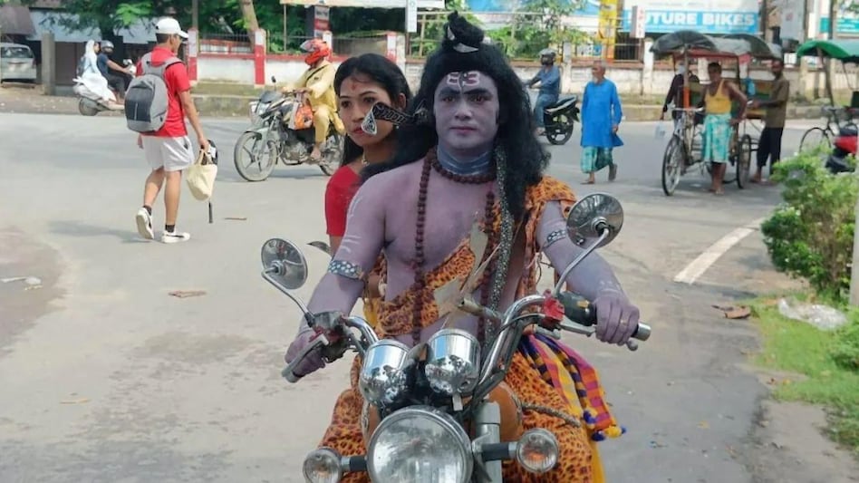 भगवान शिव और पार्वती बन नुक्कड़ नाटक कर रहे कलाकारों पर प्राथमिकी दर्ज भगवान शिव और पार्वती बन नुक्कड़ नाटक कर रहे कलाकारों पर प्राथमिकी दर्ज